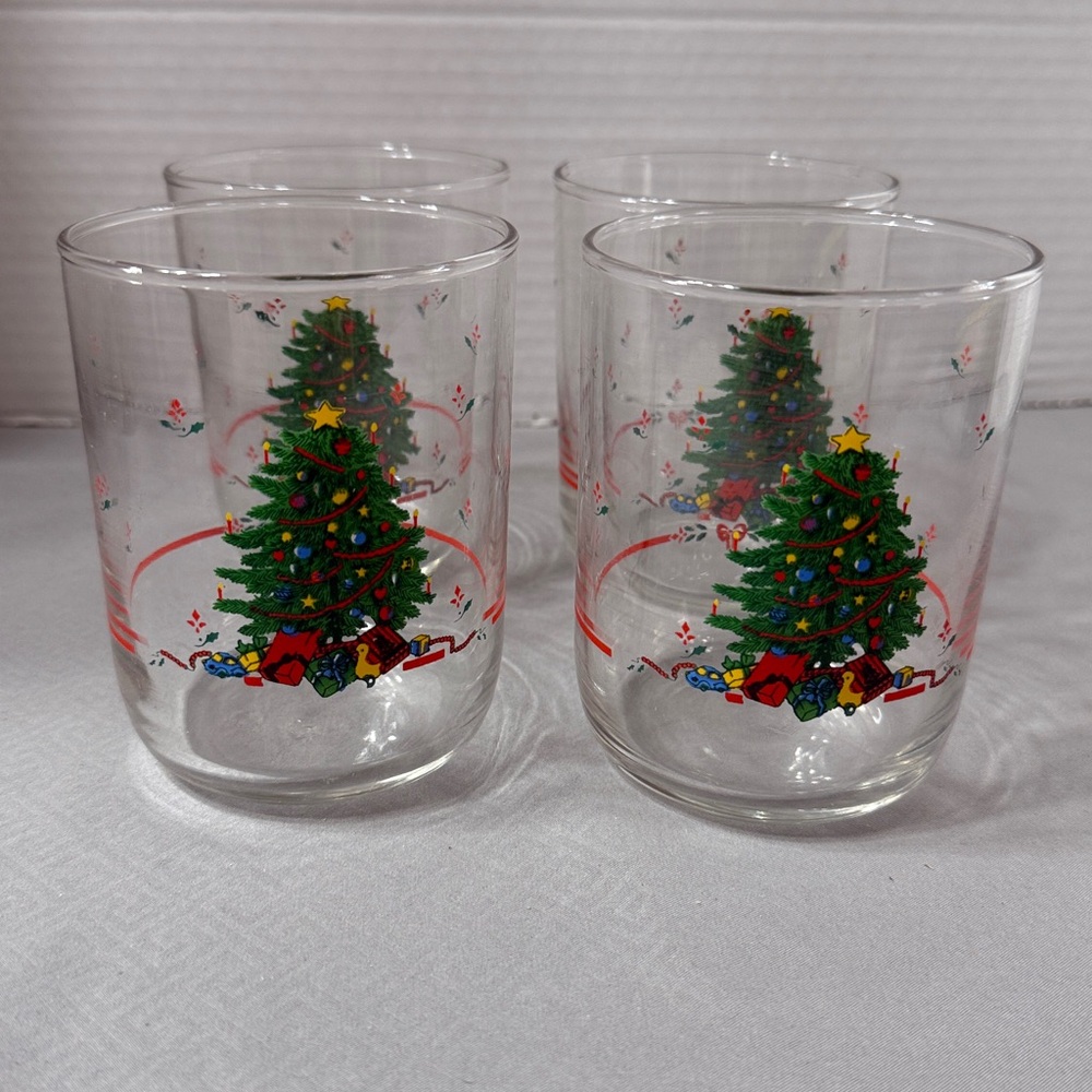 Libbey Festive Christmas Tree Design Drinking Glasses Set of 4 Multicolor 4 1/4”
